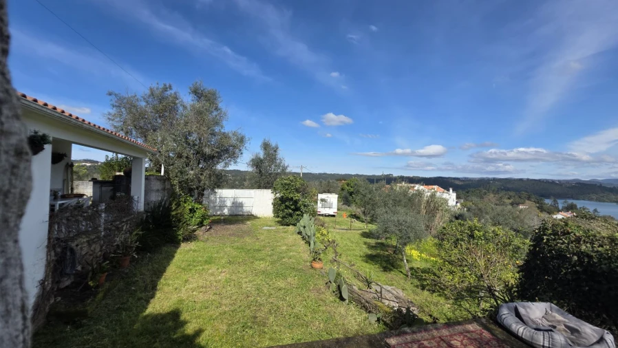 Moradia T3 para Venda em Serra e Junceira Foto 17