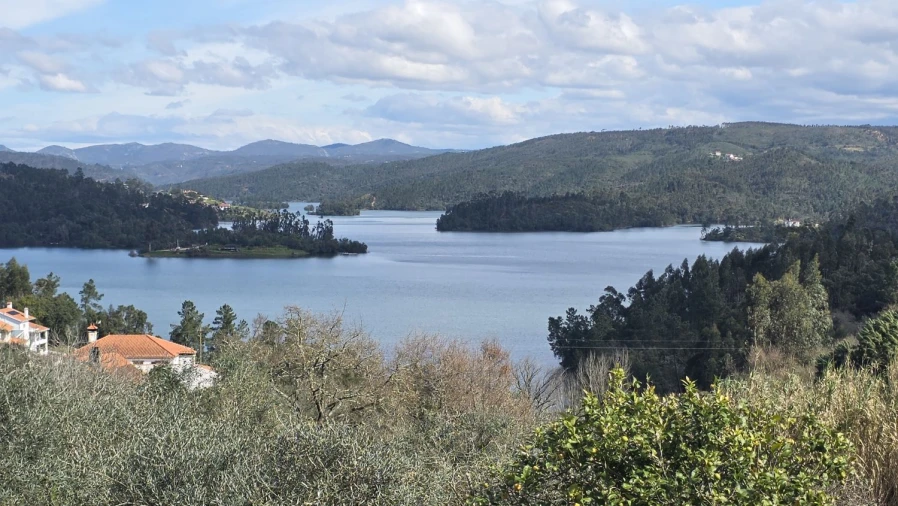 Moradia T3 para Venda em Serra e Junceira Foto 1