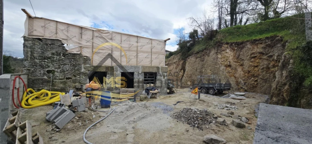 Moradia T3 para Venda em Golães Foto 6