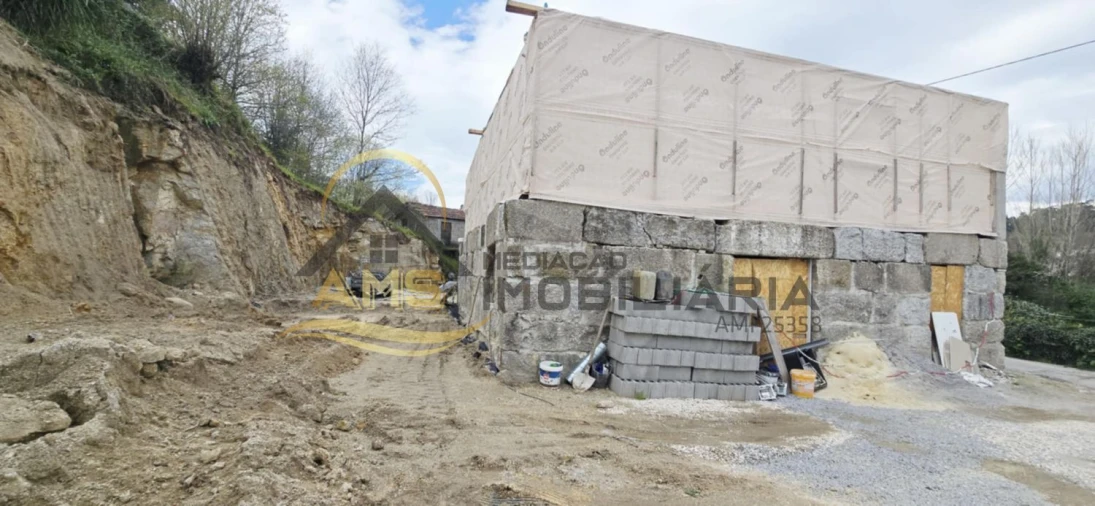 Moradia T3 para Venda em Golães Foto 14