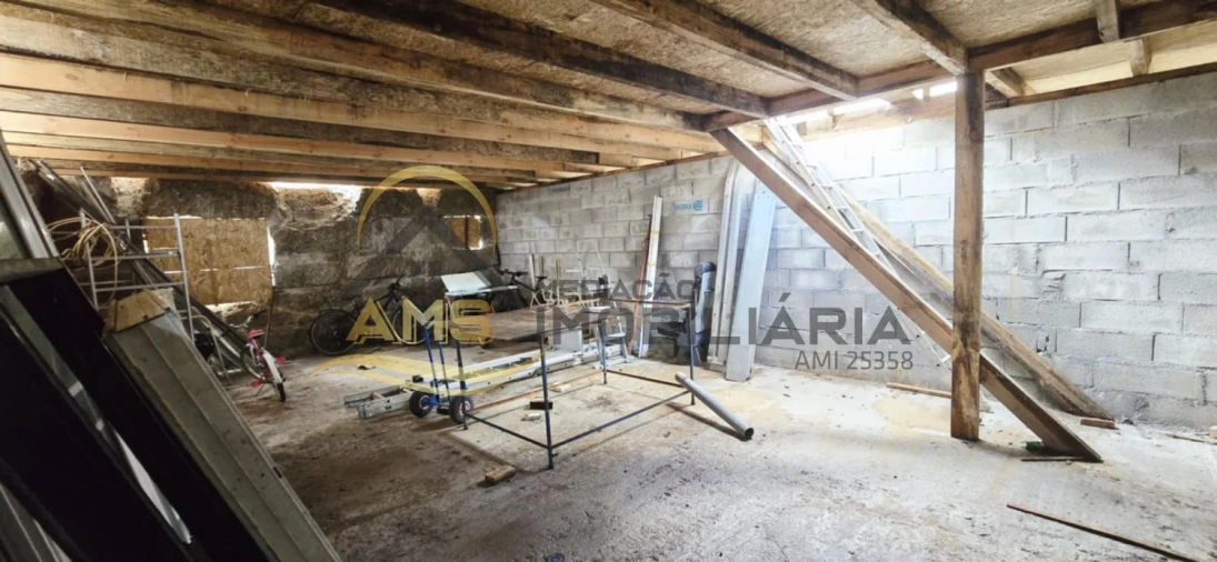 Moradia T3 para Venda em Golães Foto 23