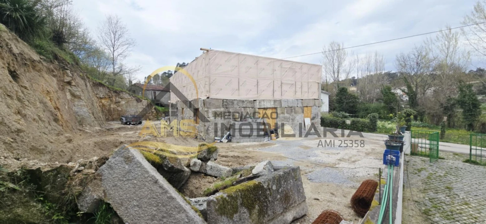 Moradia T3 para Venda em Golães Foto 13