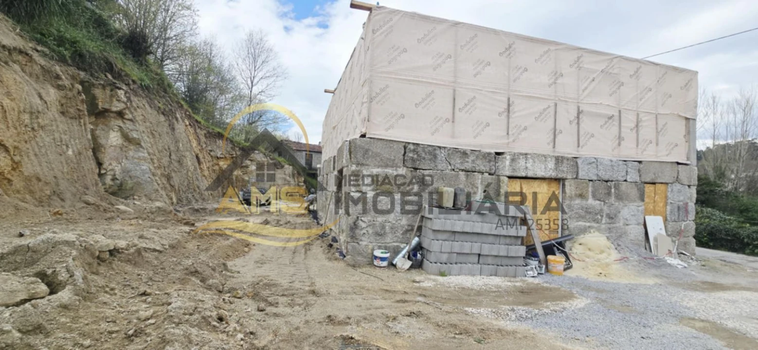 Moradia T3 para Venda em Golães Foto 14