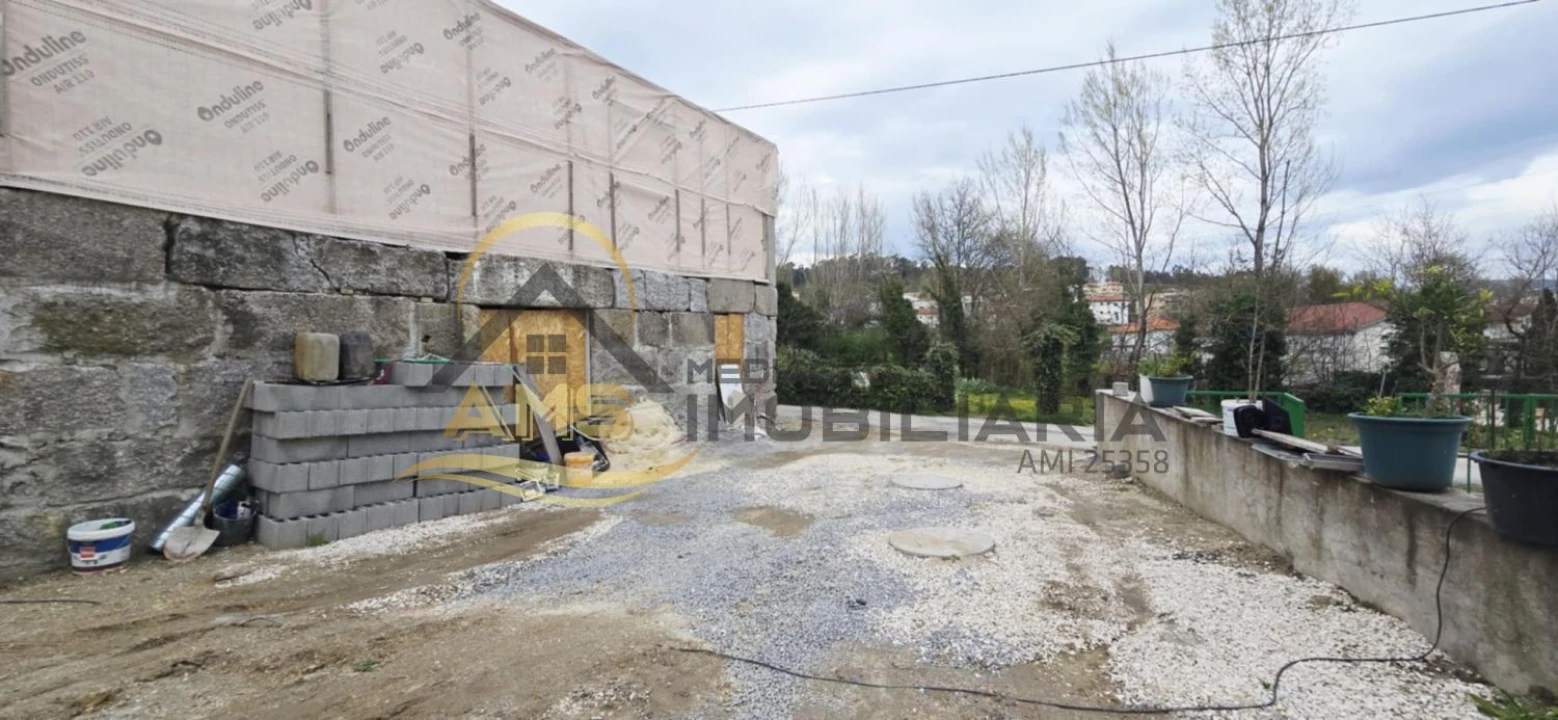 Moradia T3 para Venda em Golães Foto 16