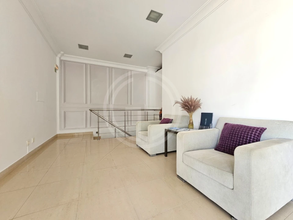 Escritório para Arrendamento em Quarteira Foto 7