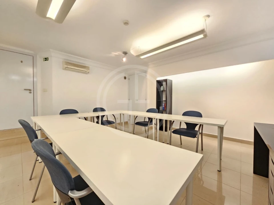 Escritório para Arrendamento em Quarteira Foto 5