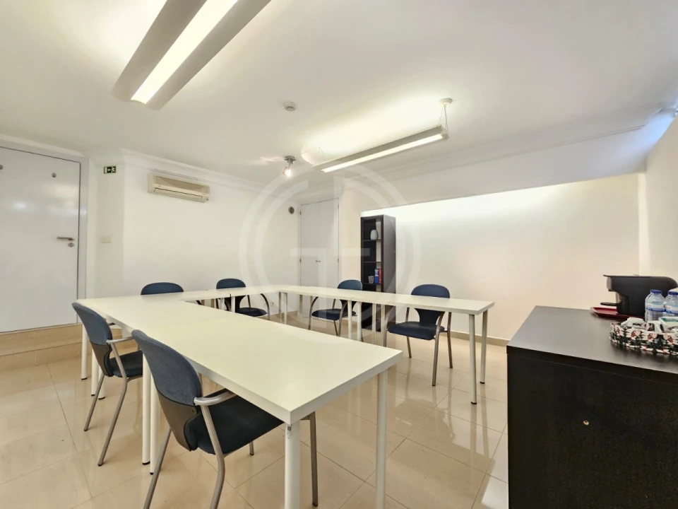 Escritório para Arrendamento em Quarteira Foto 6