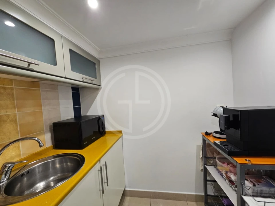 Escritório para Arrendamento em Quarteira Foto 13