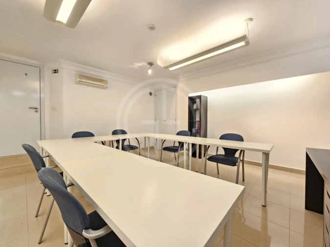 Escritório para Arrendamento em Quarteira Foto 5