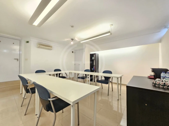 Escritório para Arrendamento em Quarteira Foto 6