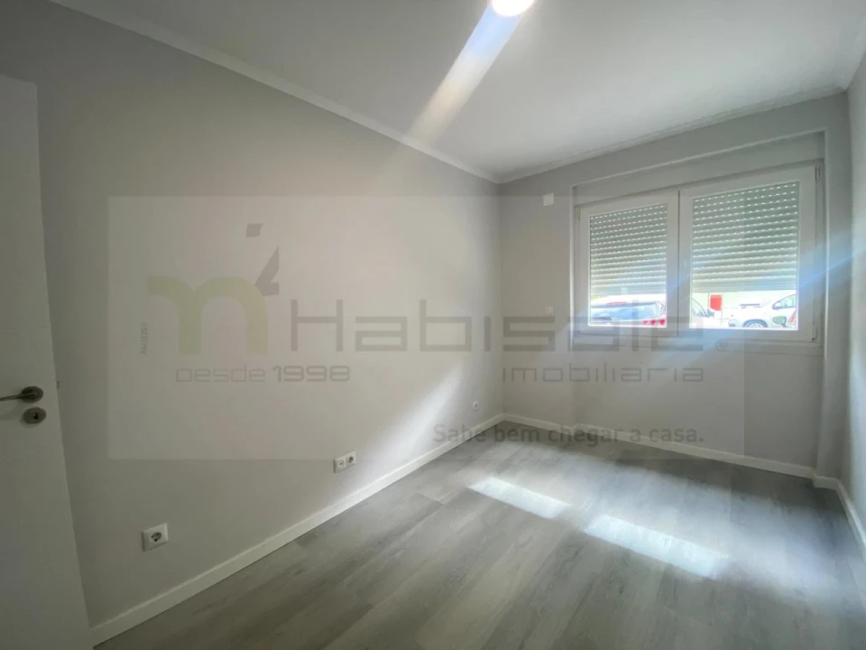 Apartamento T2 para Venda em Benfica Foto 3