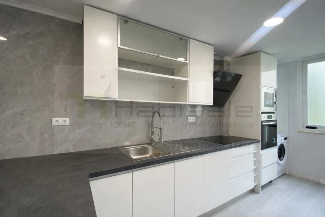 Apartamento T2 para Venda em Benfica Foto 5