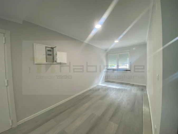 Apartamento T2 para Venda em Benfica Foto 2