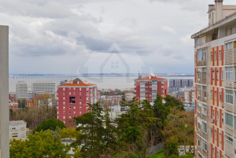Apartamento T5 para Venda em Olivais Foto 70