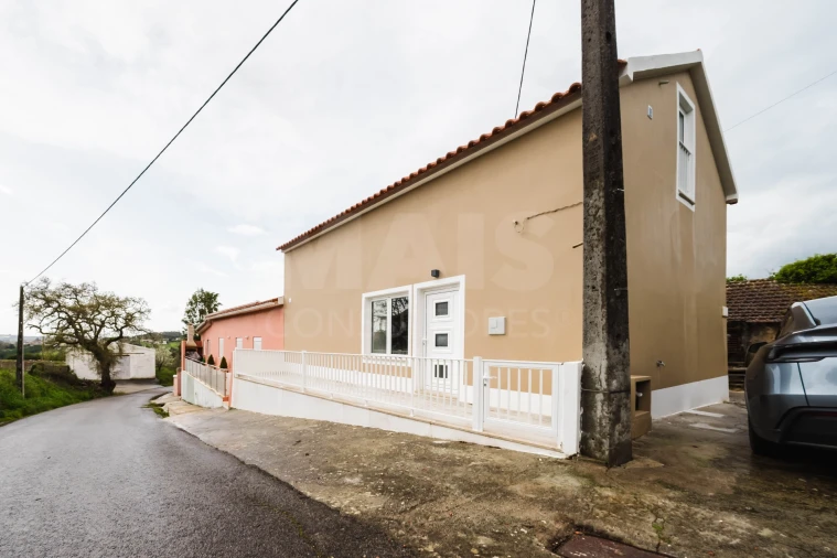 Moradia T2 para Venda em Alvorninha Foto 1