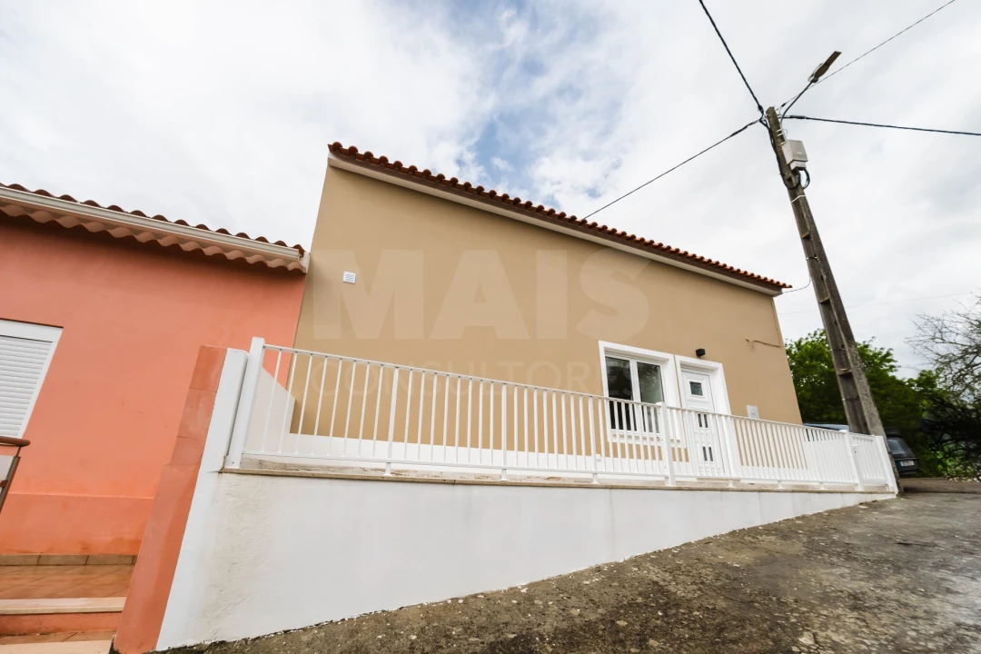 Moradia T2 para Venda em Alvorninha Foto 1