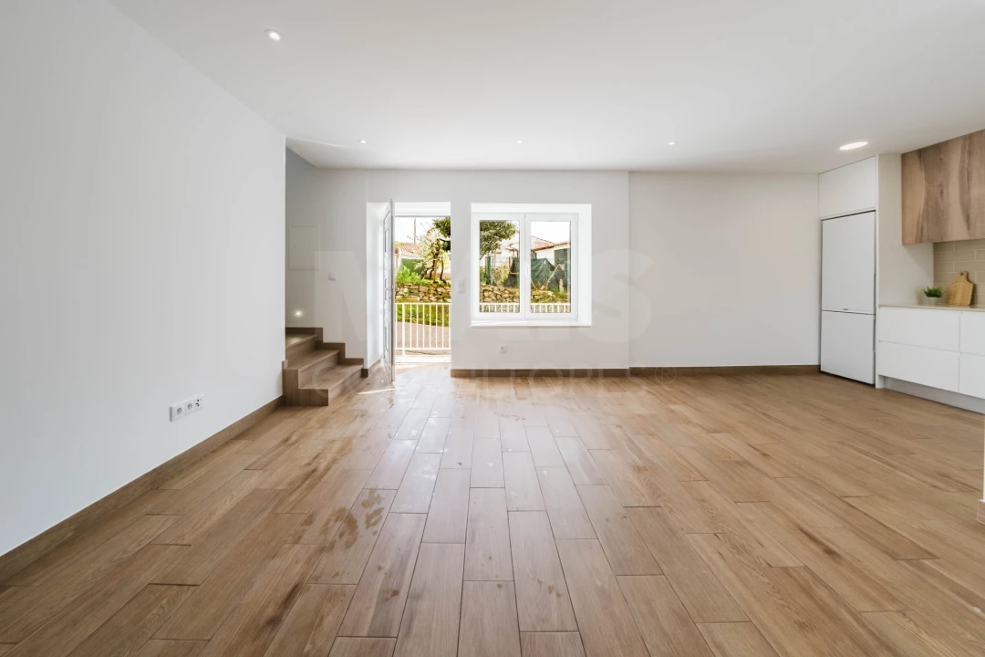 Moradia T2 para Venda em Alvorninha Foto 2