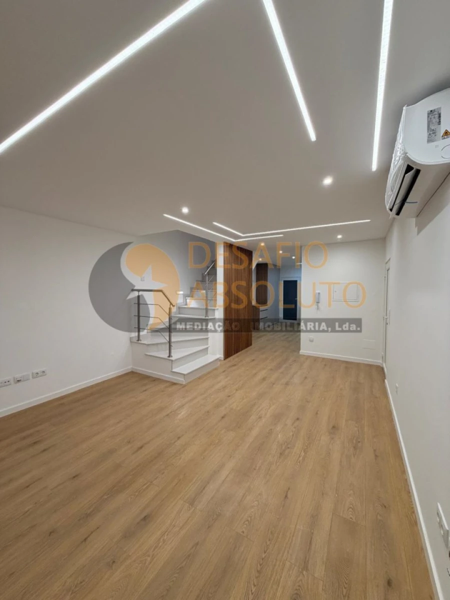 Moradia T3 para Venda em Quinta do Conde Foto 3