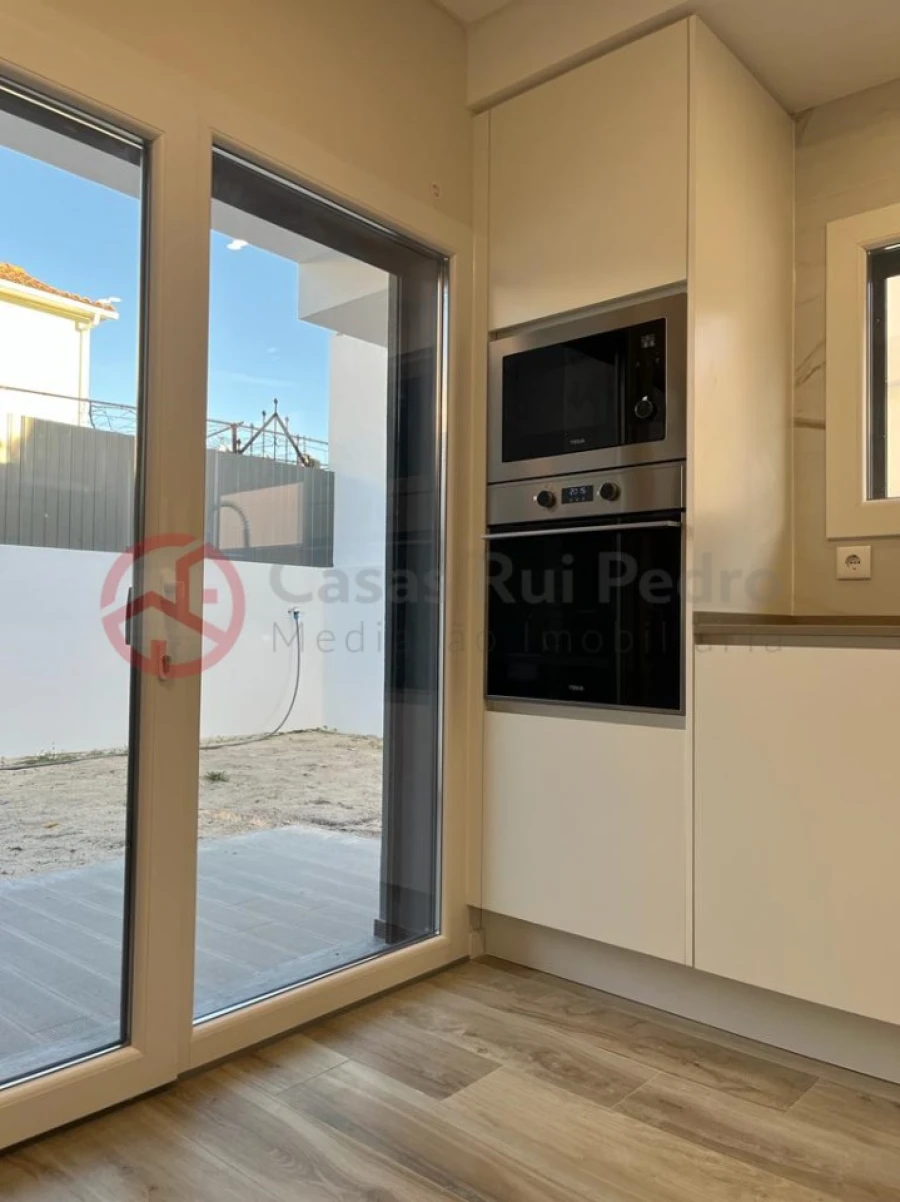 Moradia T3 para Venda em Fernao Ferro Foto 1