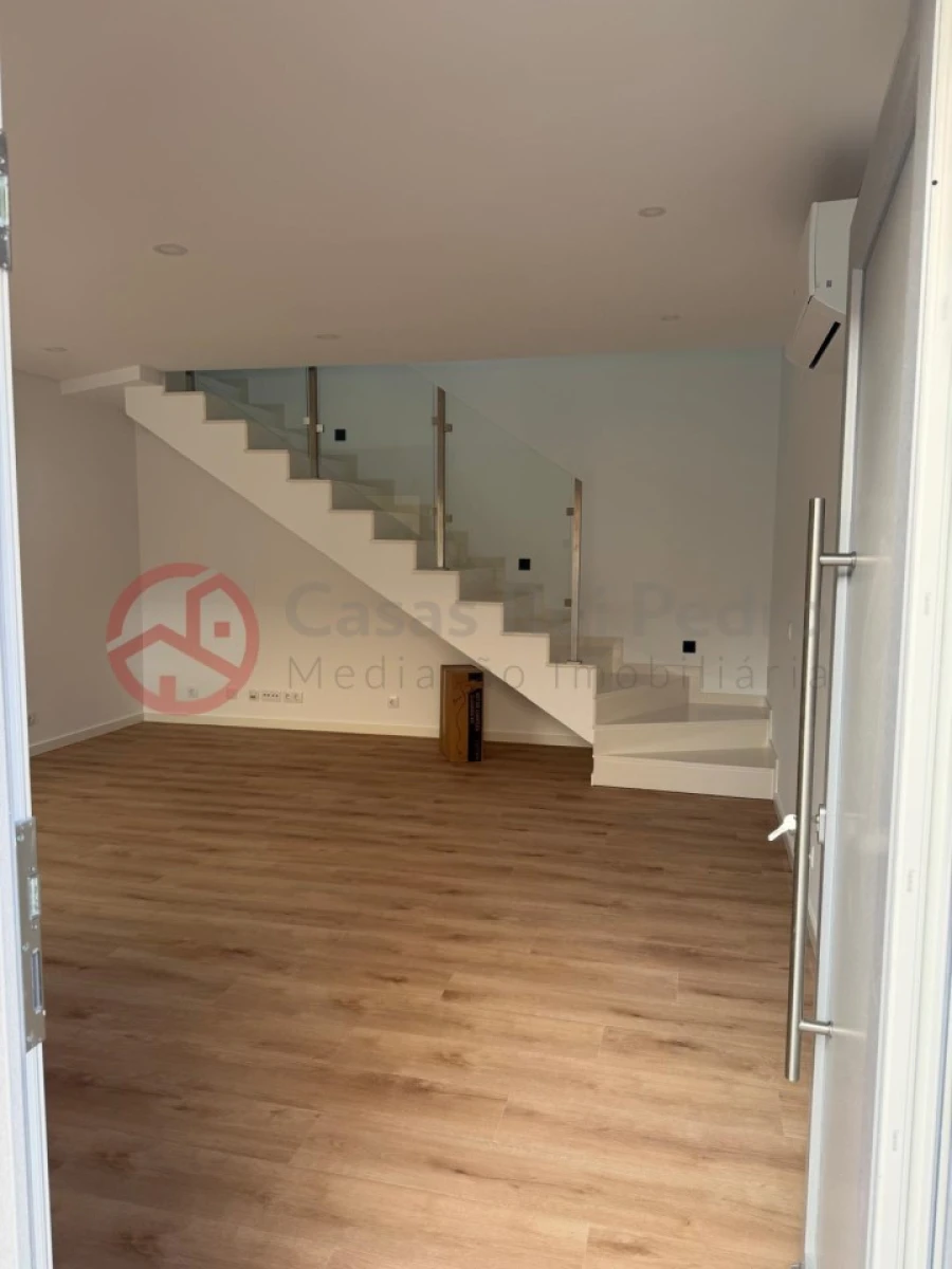 Moradia T3 para Venda em Fernao Ferro Foto 28