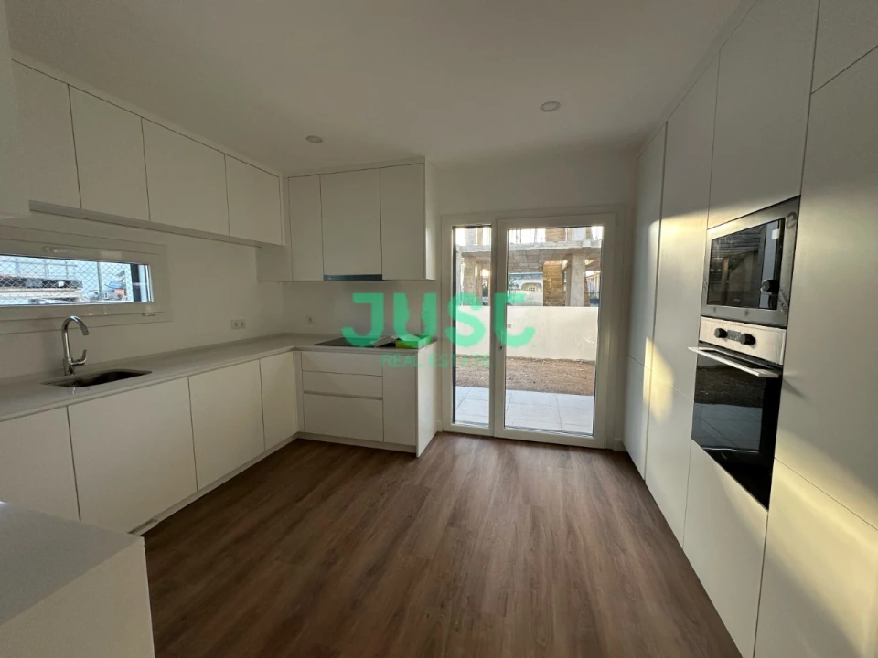 Apartamento T1 para Venda em Fernao Ferro Foto 8