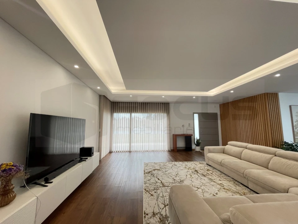 Moradia T3 para Venda em Palhaça Foto 5