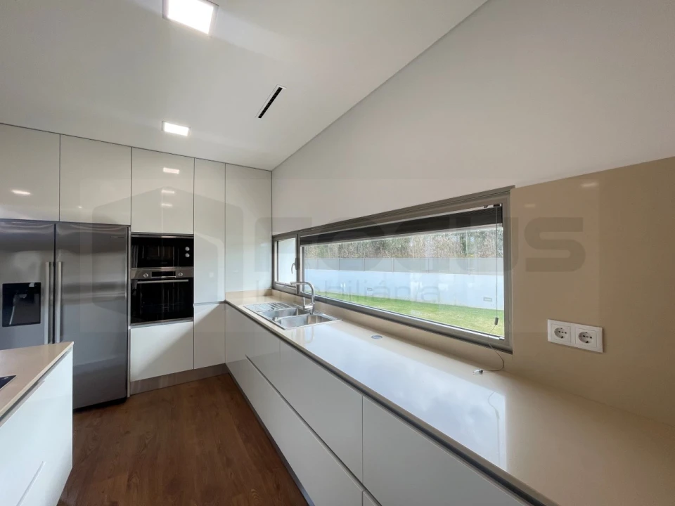 Moradia T3 para Venda em Palhaça Foto 12