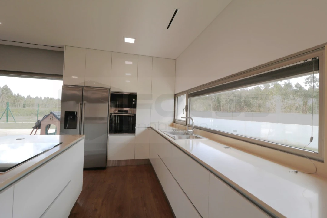 Moradia T3 para Venda em Palhaça Foto 9