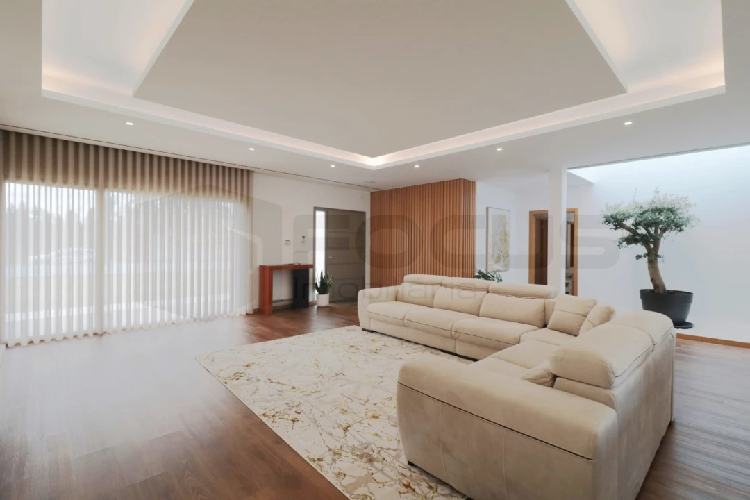 Moradia T3 para Venda em Palhaça Foto 1