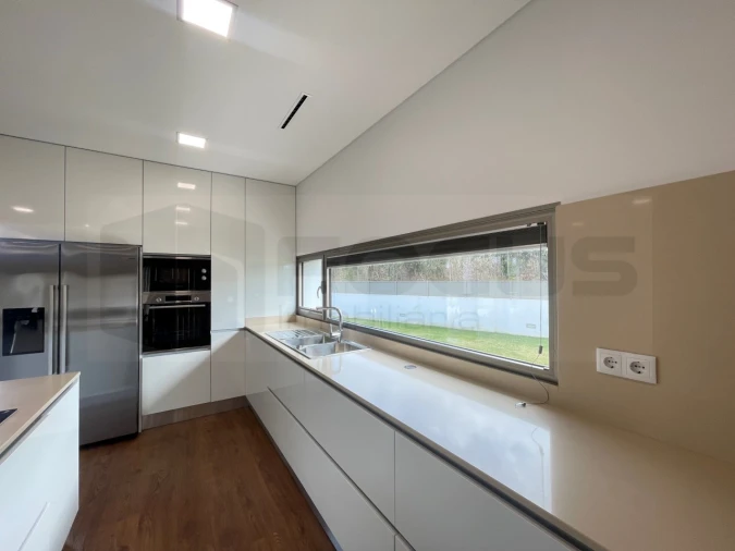 Moradia T3 para Venda em Palhaça Foto 12