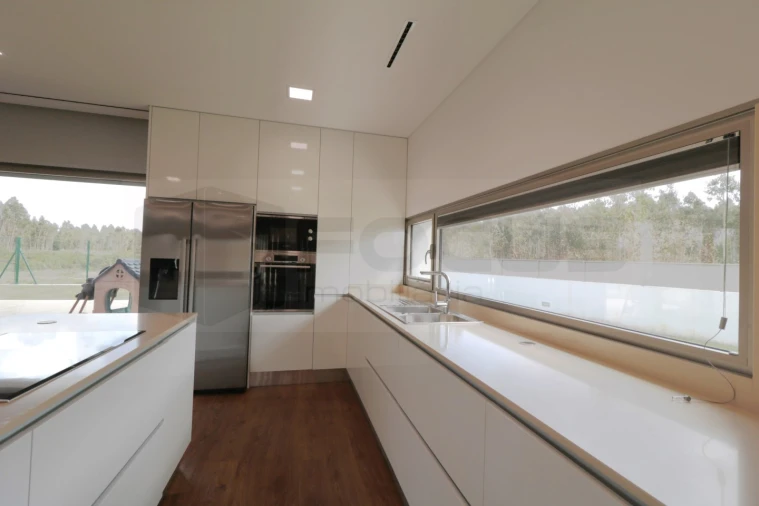 Moradia T3 para Venda em Palhaça Foto 9