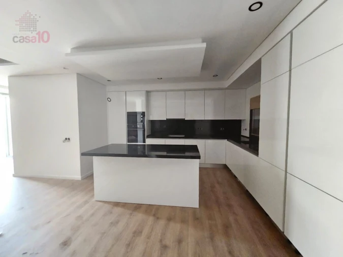 Moradia T4 para Venda em Azeitão (São Lourenço e São Simão) Foto 3