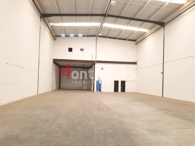 Armazém para Arrendamento em Alverca do Ribatejo e Sobralinho Foto 1