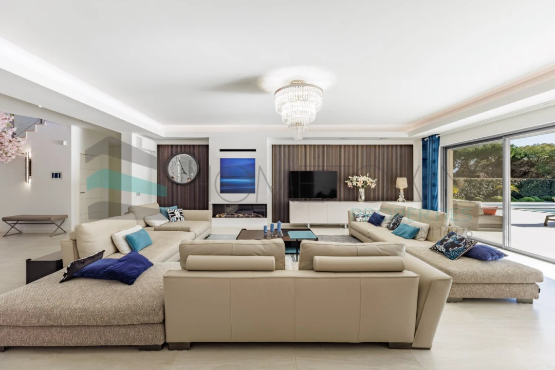 Moradia T5 para Venda em Quarteira Foto 3