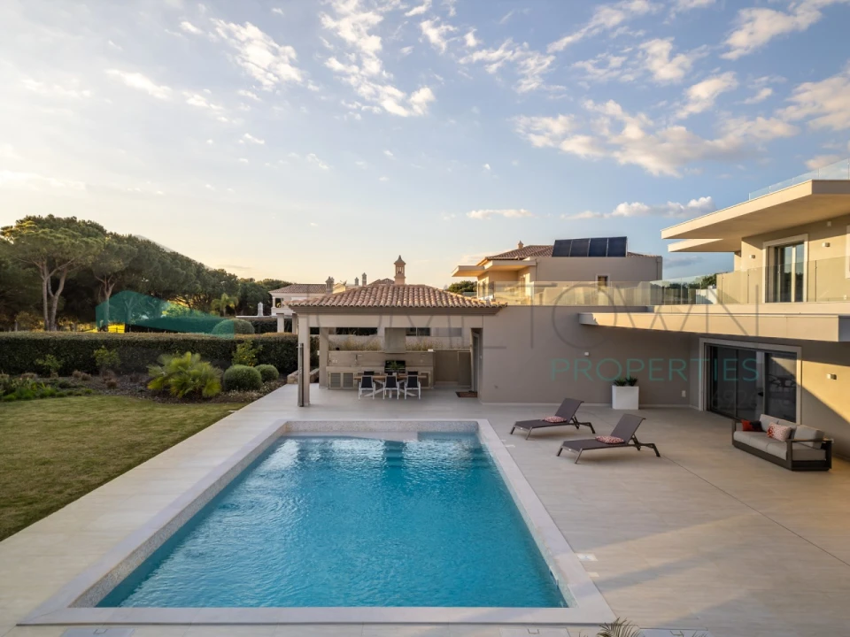 Moradia T5 para Venda em Quarteira Foto 10