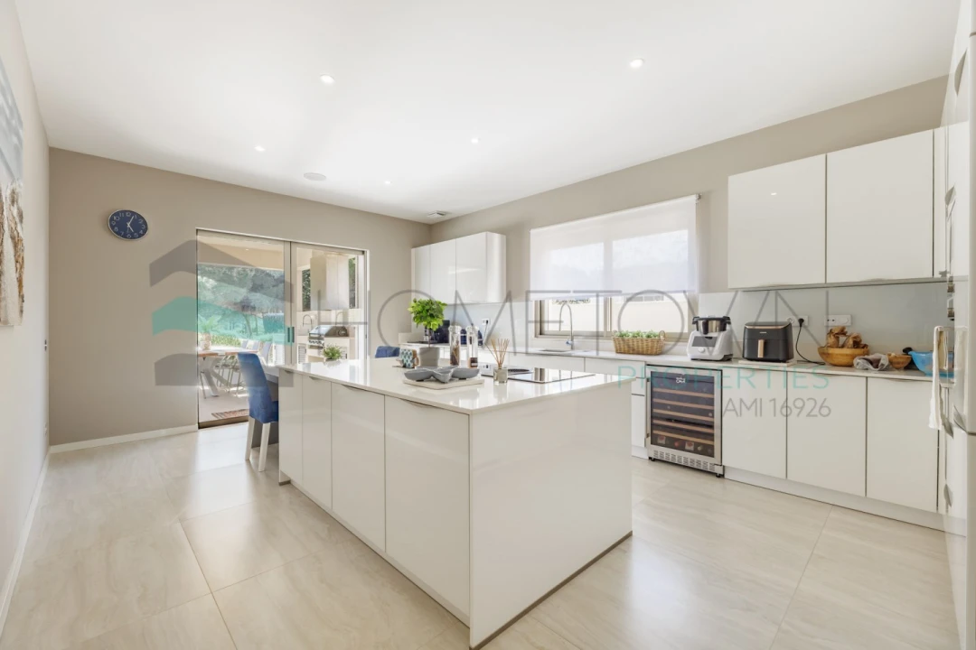 Moradia T5 para Venda em Quarteira Foto 14