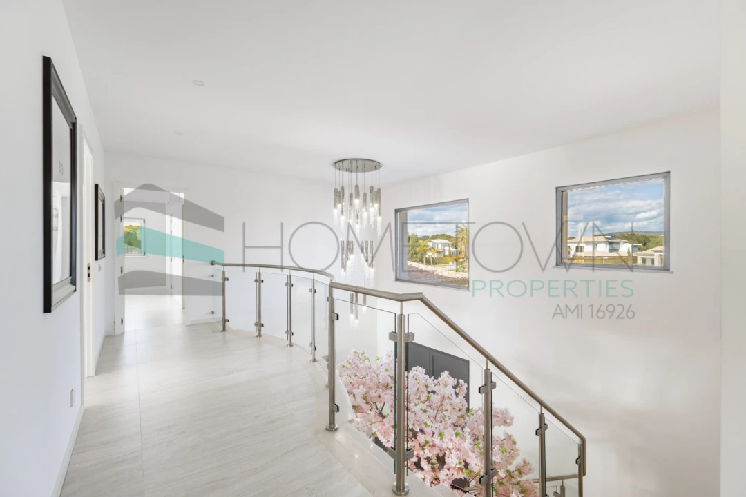 Moradia T5 para Venda em Quarteira Foto 19