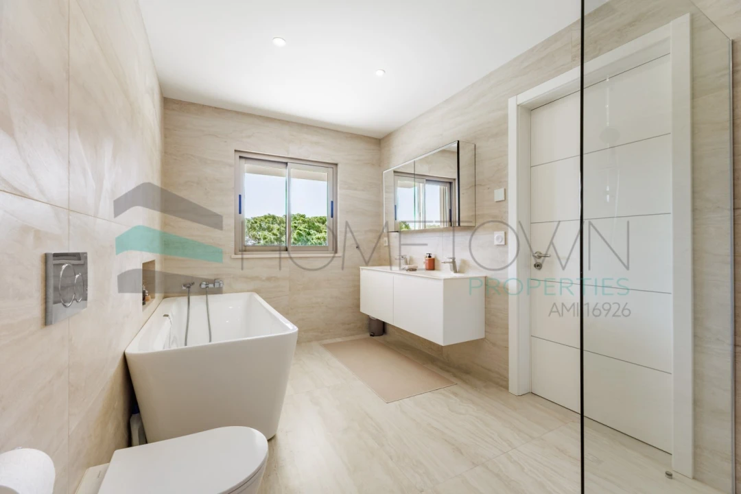 Moradia T5 para Venda em Quarteira Foto 32