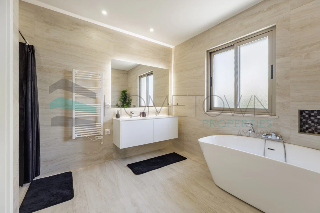 Moradia T5 para Venda em Quarteira Foto 54