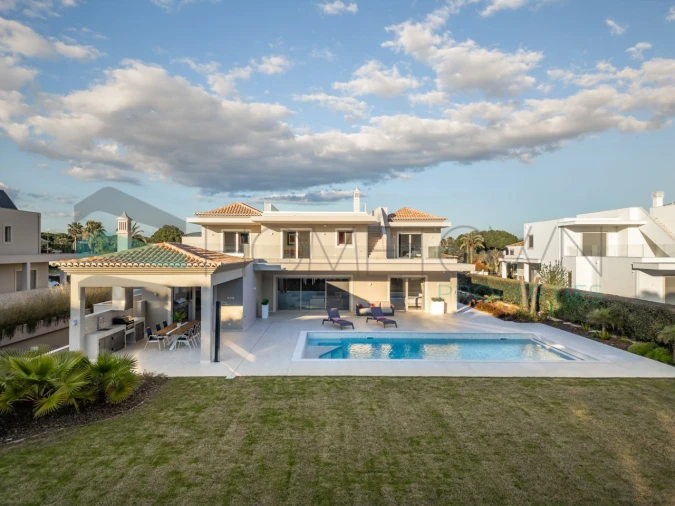 Moradia T5 para Venda em Quarteira Foto 36