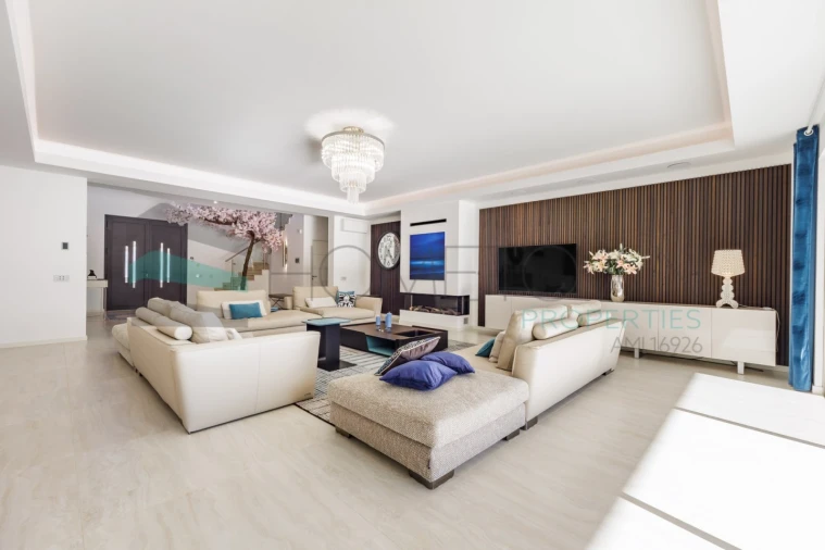 Moradia T5 para Venda em Quarteira Foto 7