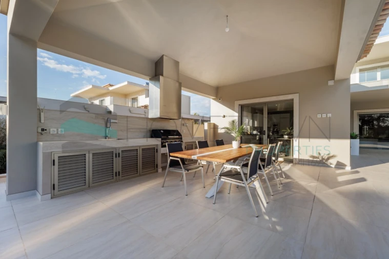 Moradia T5 para Venda em Quarteira Foto 9