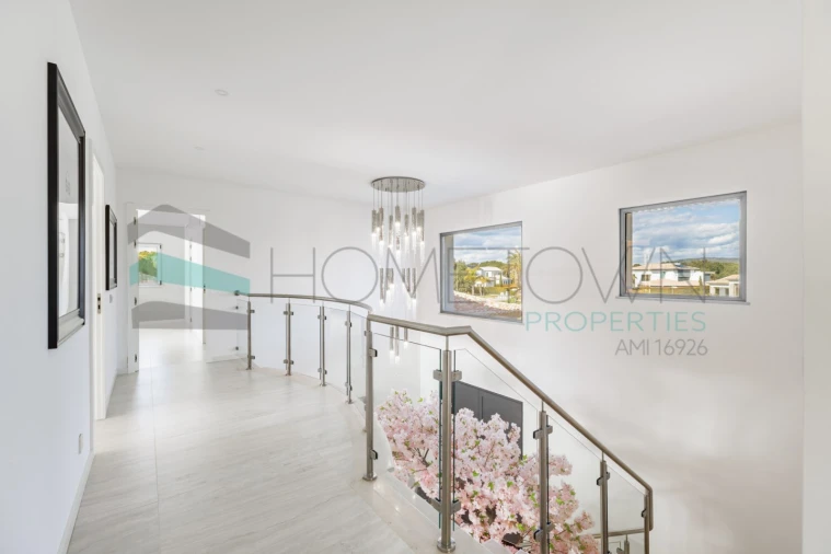 Moradia T5 para Venda em Quarteira Foto 19