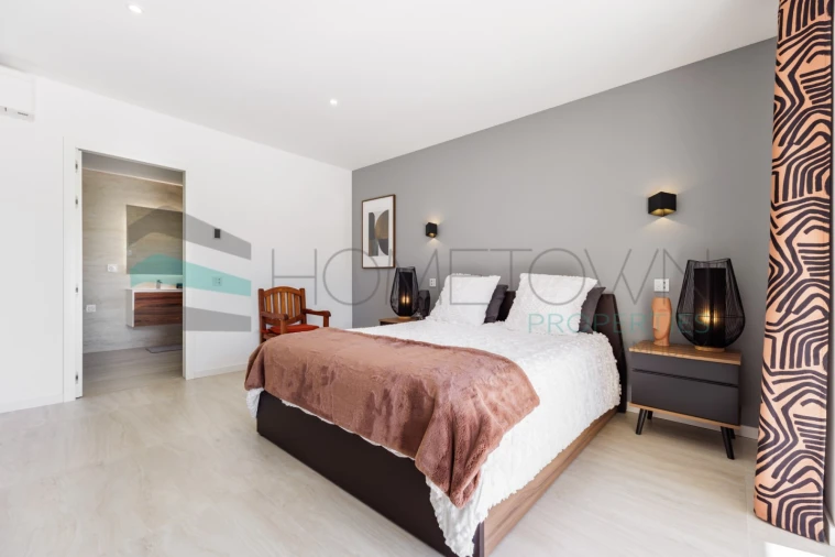 Moradia T5 para Venda em Quarteira Foto 21