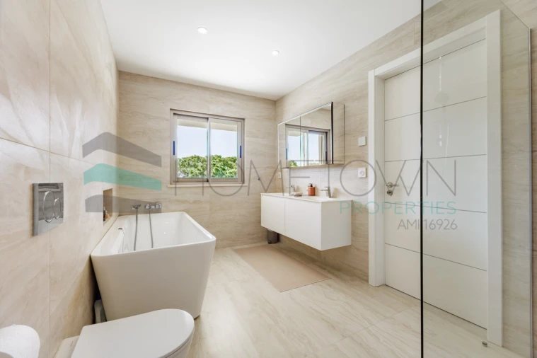 Moradia T5 para Venda em Quarteira Foto 32