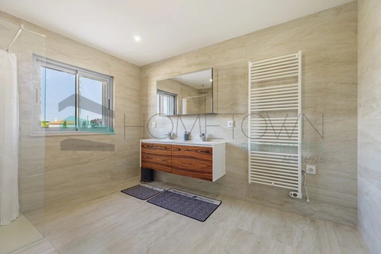 Moradia T5 para Venda em Quarteira Foto 42