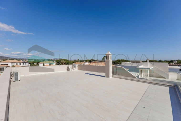 Moradia T5 para Venda em Quarteira Foto 46