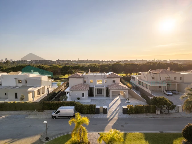 Moradia T5 para Venda em Quarteira Foto 69