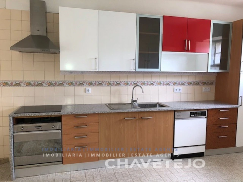 Moradia T7 para Venda em Serra e Junceira Foto 7