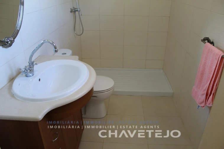 Moradia T7 para Venda em Serra e Junceira Foto 9